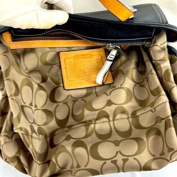 Coach Hamptons Classic Black and White Leather Hand Bag M3Q-9605 Zip Closure - Picture 13 of 16